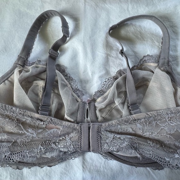 Victoria’s Secret Gray Lace Bra SZ 38DD - Picture 13 of 13